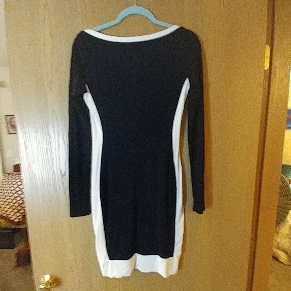 ***SOLD***Elegant form fitting Color Block Dress - Picture 4 of 4
